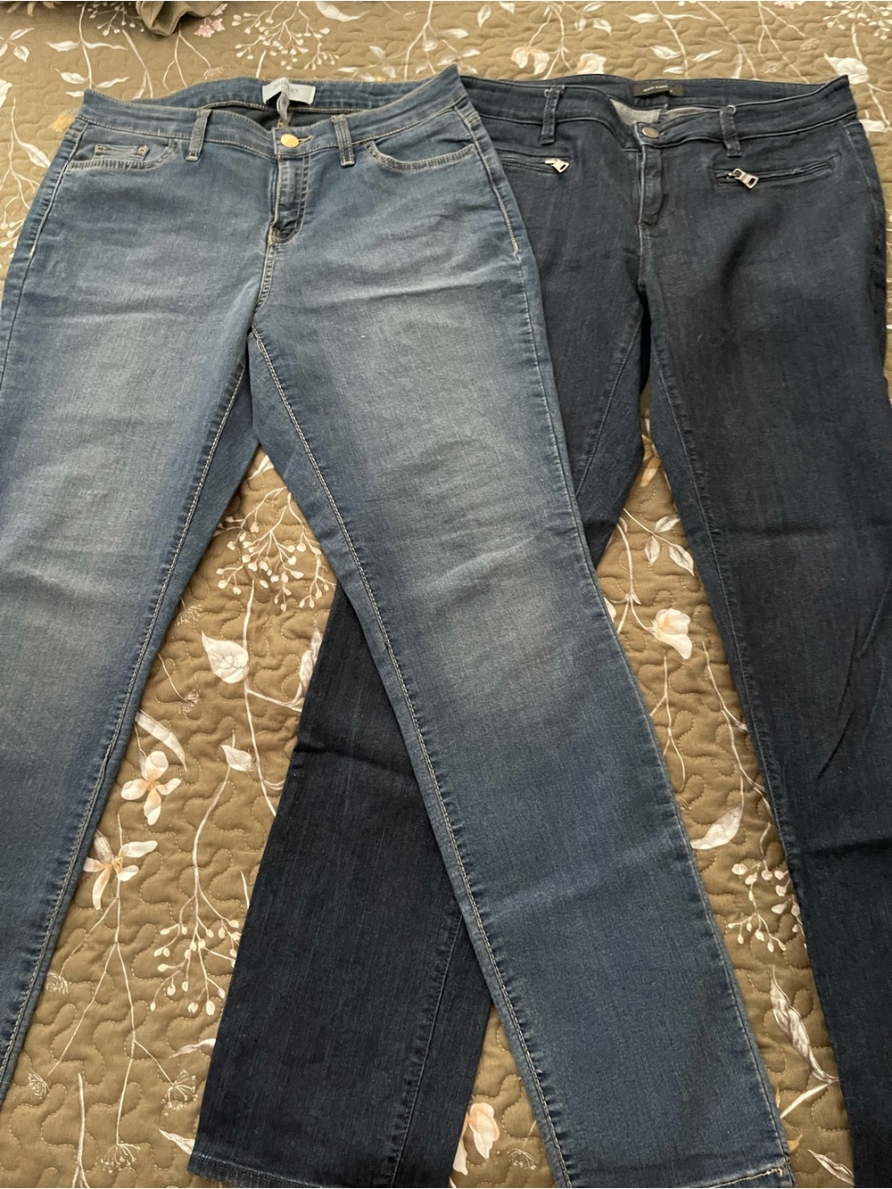 Jeans Duo in Light and Dark Blue